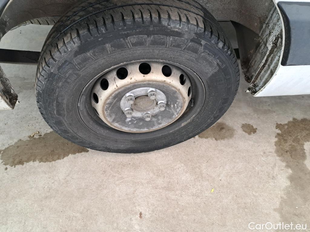  Renault  Master RENAULT  VU 4p Fourgon CA GC F3500 L2H2 dCi 125 #89