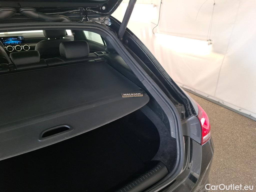  Mercedes  CLA-Klasse MERCEDES-BENZ CLA Shooting Brake / 2019 / 5P / Break CLA 180 d Business Line BA7 #3