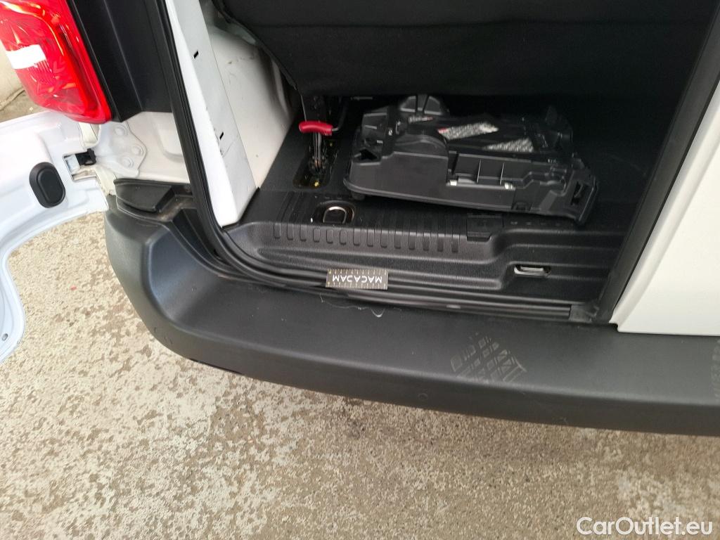  Peugeot  Expert  Kombi L1 1.5 HDi 120CV BVM6 E6dT #1