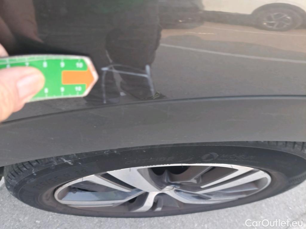  Peugeot  3008  Allure 1.5 HDi 130CV AT8 E6d #32