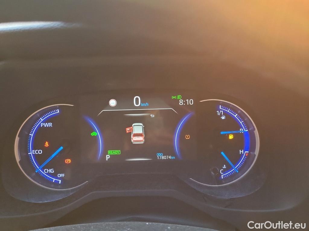  Toyota  RAV4 TOYOTA  / 2018 / 5P / todoterreno 2.5l 220H Advance 4WD #28