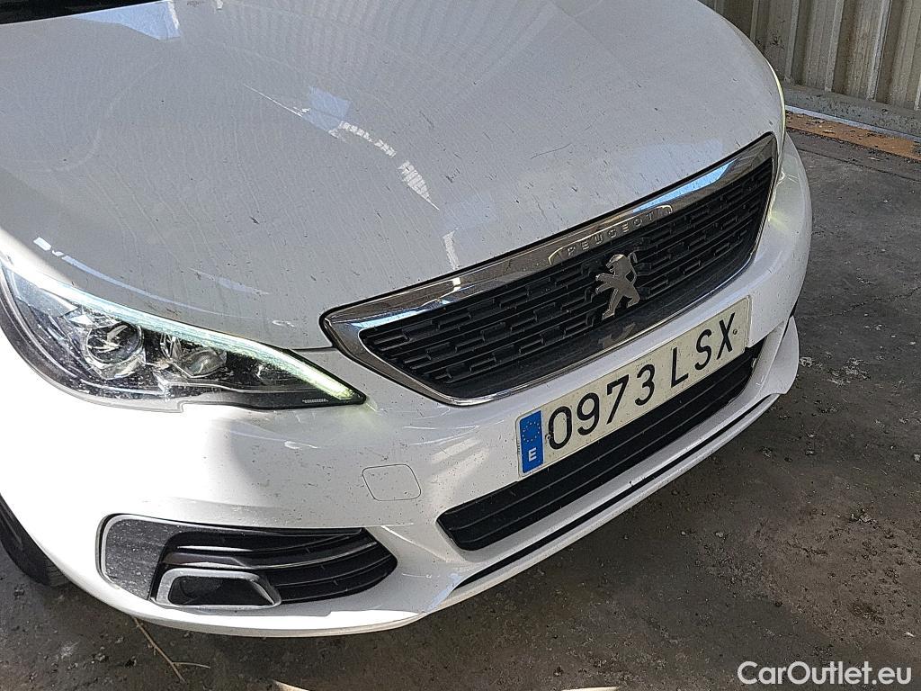  Peugeot  308 PEUGEOT  / 2017 / 5P / berlina con portón 5p Style BlueHDi 130 S&S #13