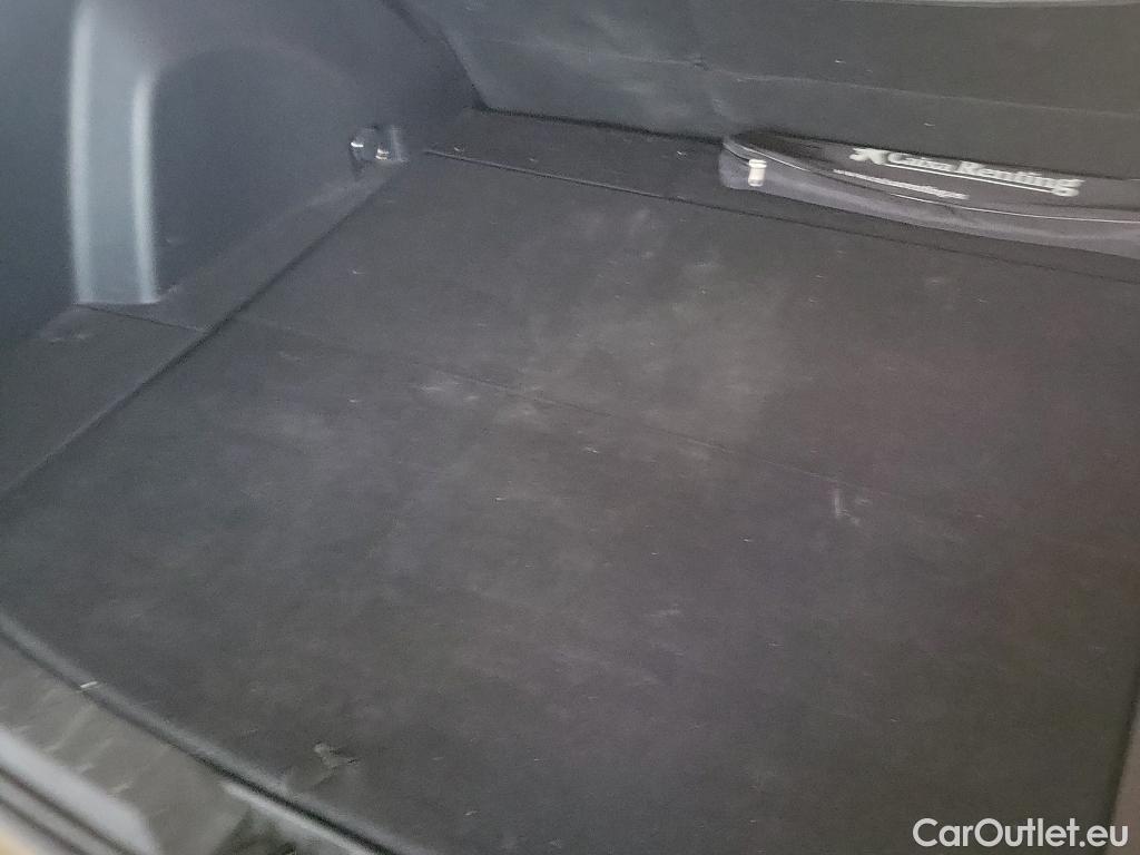  Toyota  RAV4 TOYOTA  / 2018 / 5P / todoterreno 2.5l 220H Advance 4WD #23