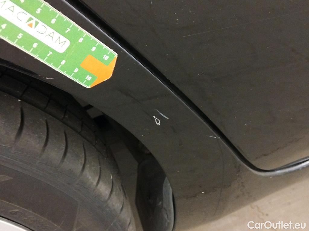  Nissan  Micra NISSAN  / 2017 / 5P / berlina con portón IG-T 68 kW (92 CV) E6D-F Acenta #32
