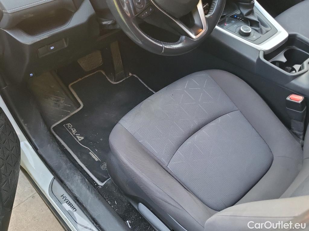 Toyota  RAV4 TOYOTA  / 2018 / 5P / todoterreno 2.5l 220H Advance 4WD #27