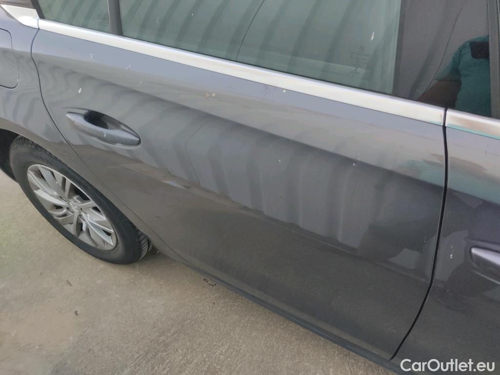  Peugeot  508 PEUGEOT  / 2018 / 5P / berlina con portón  5P Business Line BlueHDi 130 EAT8 (AC) #28