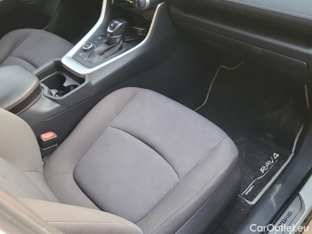  Toyota  RAV4 TOYOTA  / 2018 / 5P / todoterreno 2.5l 220H Advance 4WD #25