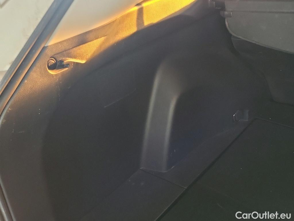  Toyota  RAV4 TOYOTA  / 2018 / 5P / todoterreno 2.5l 220H Advance 4WD #13