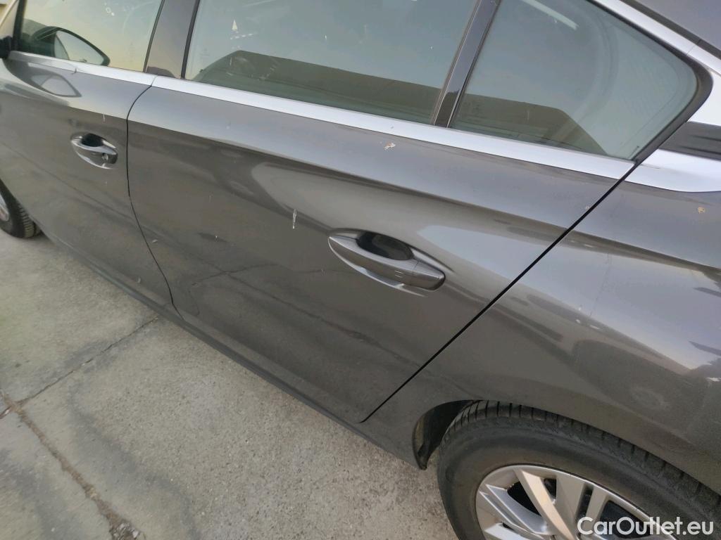  Peugeot  508 PEUGEOT  / 2018 / 5P / berlina con portón  5P Business Line BlueHDi 130 EAT8 (AC) #30