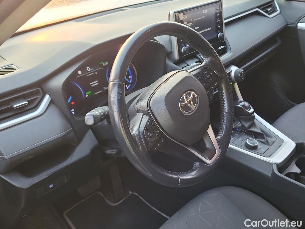  Toyota  RAV4 TOYOTA  / 2018 / 5P / todoterreno 2.5l 220H Advance 4WD #15