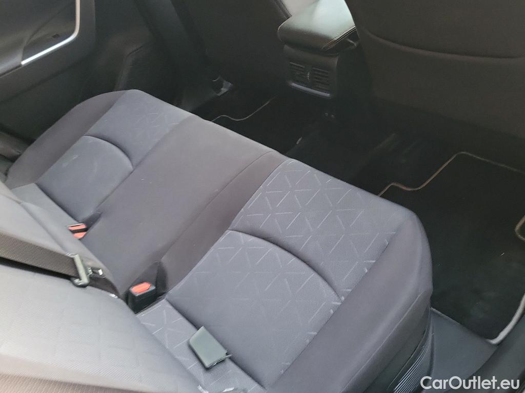  Toyota  RAV4 TOYOTA  / 2018 / 5P / todoterreno 2.5l 220H Advance 4WD #24