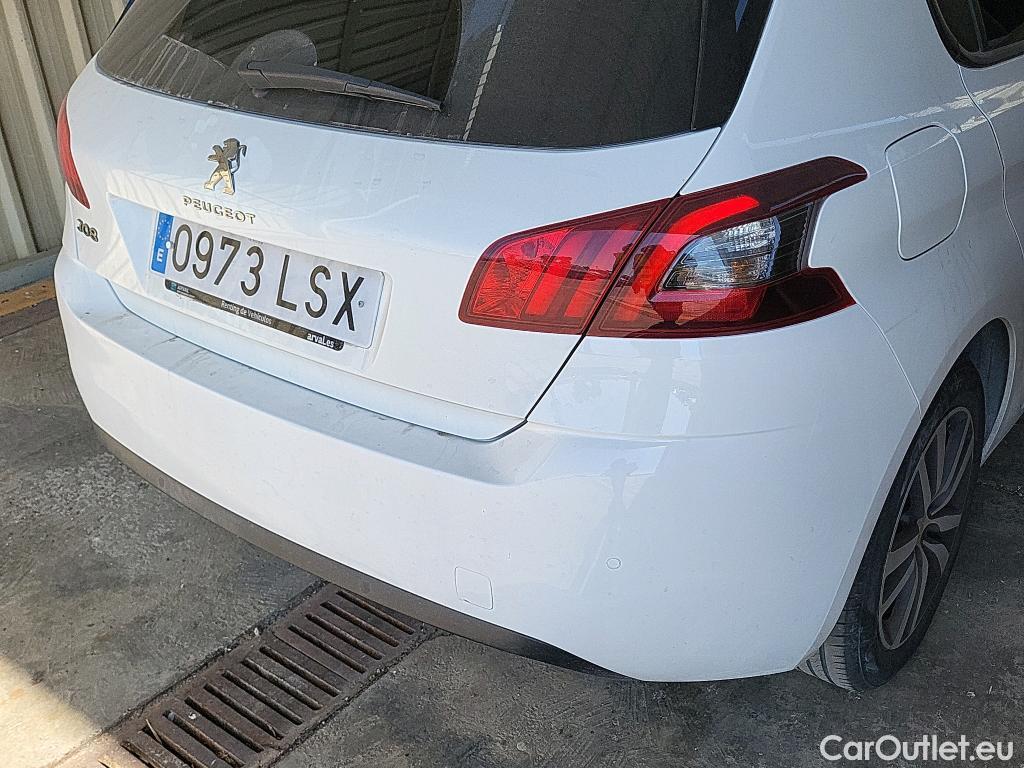  Peugeot  308 PEUGEOT  / 2017 / 5P / berlina con portón 5p Style BlueHDi 130 S&S #15