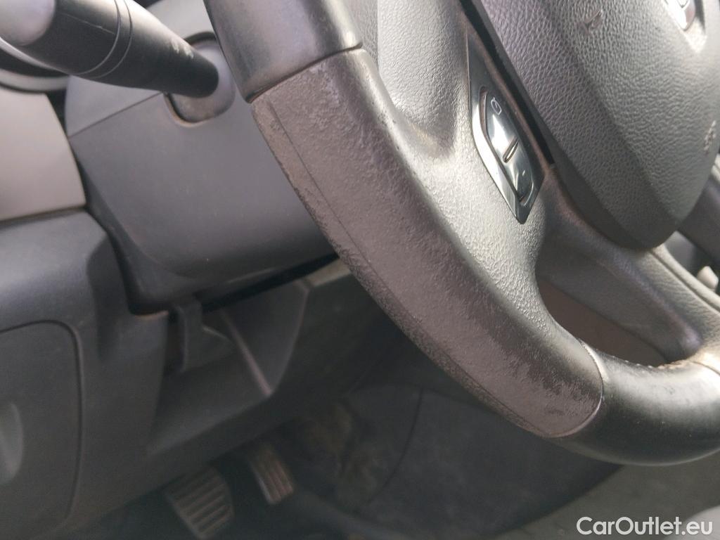  Renault  Trafic RENAULT  / 2014 / 5P / combi Passenger Largo En. dCi 92 kW(125 CV) E6 #49