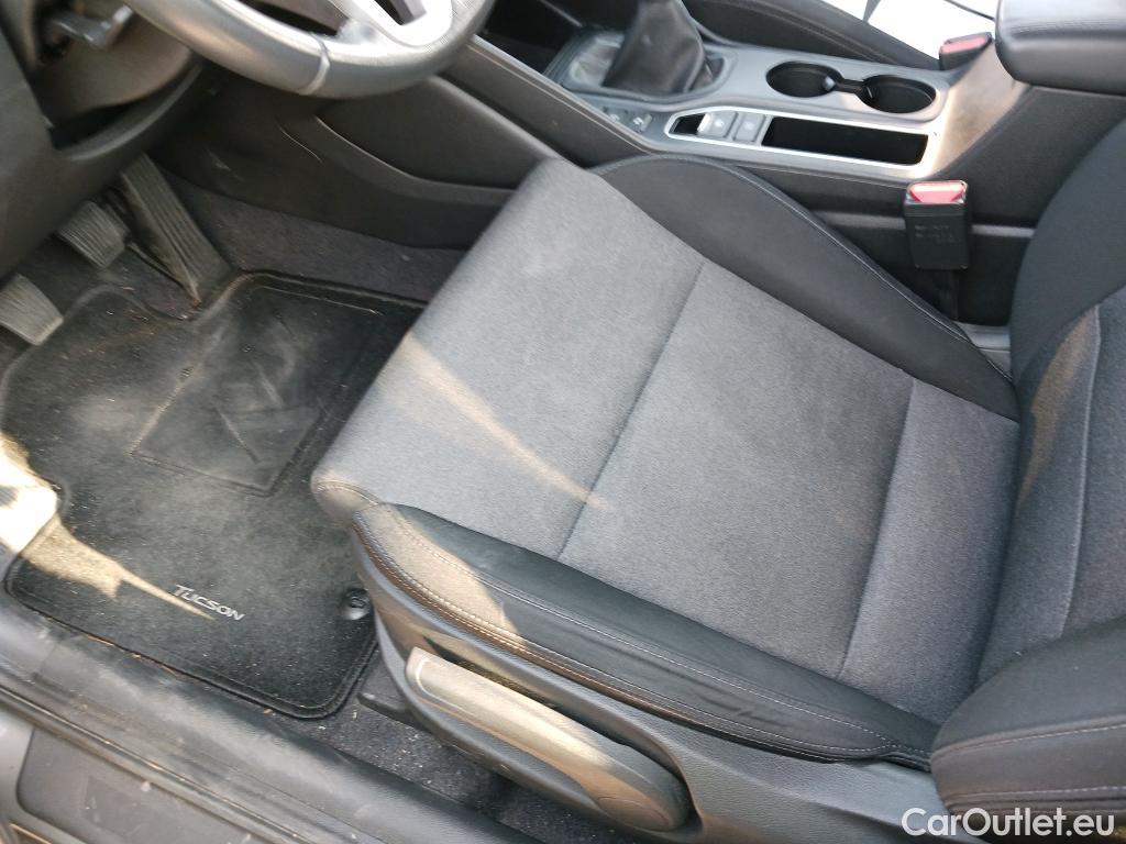  Hyundai  Tucson HYUNDAI  / 2018 / 5P / todoterreno 1.6 CRDI 85kW (116CV) 48V SLE 4X2(SP)(SL) #15
