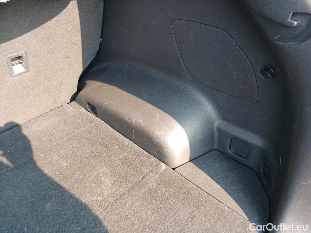  Hyundai  Tucson HYUNDAI  / 2018 / 5P / todoterreno 1.6 CRDI 85kW (116CV) 48V SLE 4X2(SP)(SL) #46
