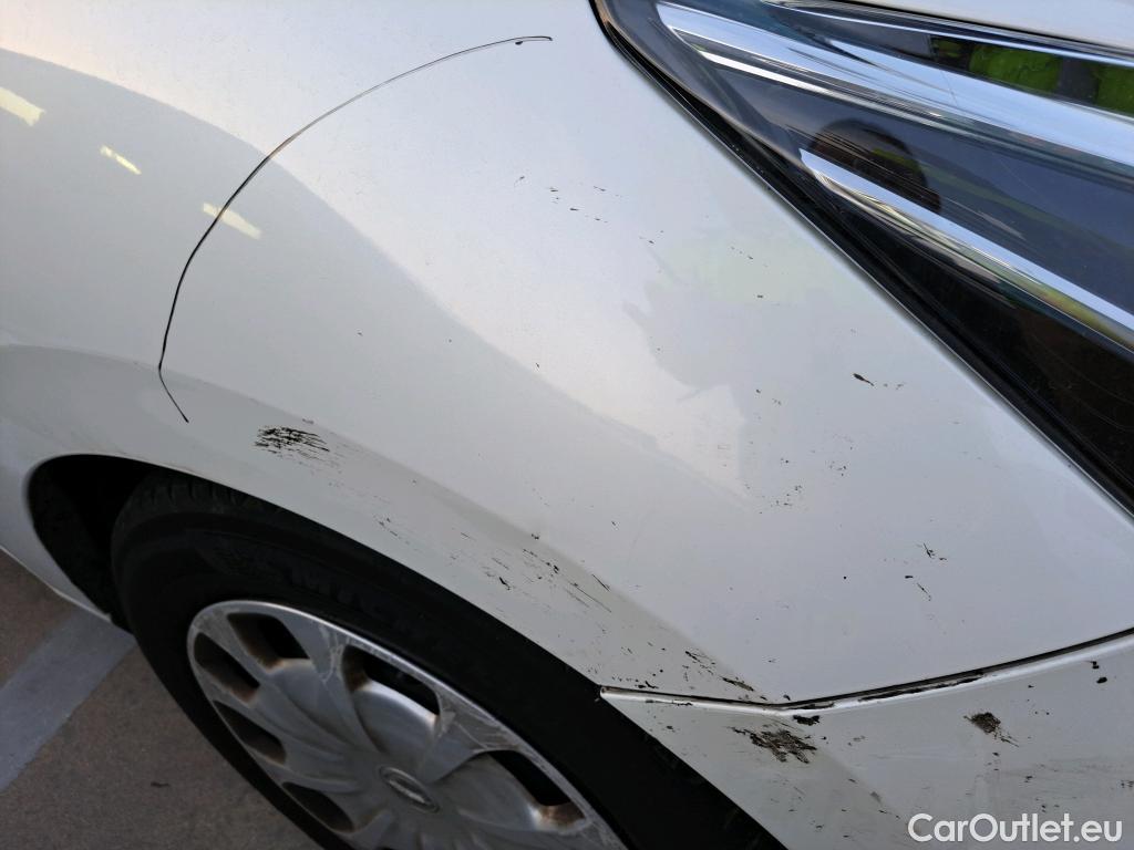  Nissan  Micra NISSAN  / 2017 / 5P / berlina con portón 1.5dCi 66 kW (90 CV) S&S Visia+ #33