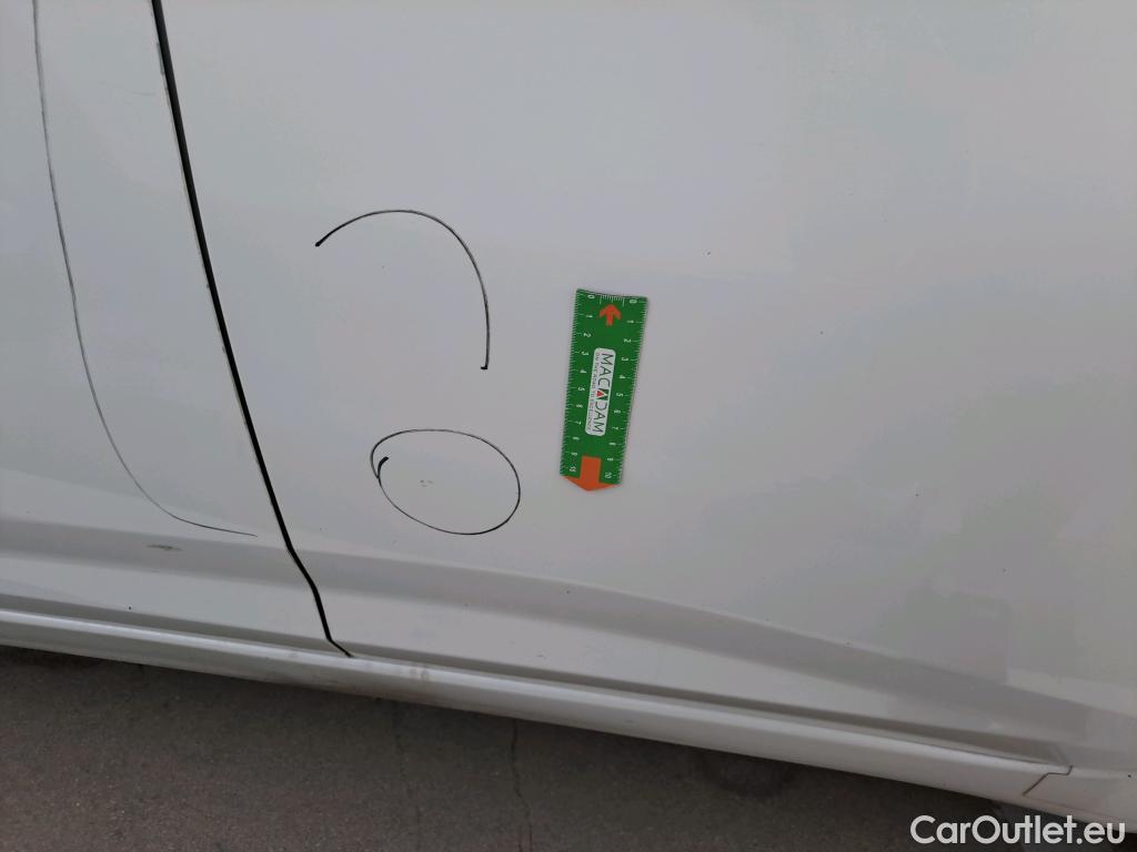  Nissan  Micra NISSAN  / 2017 / 5P / berlina con portón 1.5dCi 66 kW (90 CV) S&S Visia+ #24