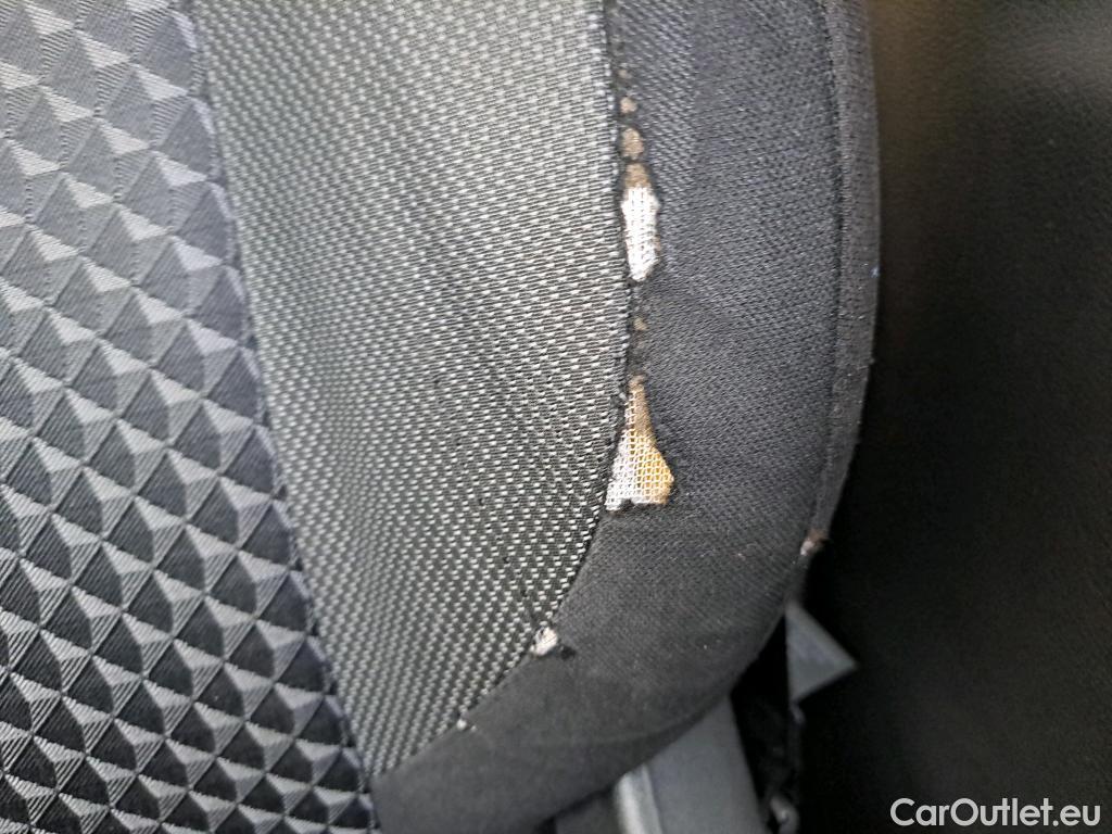  Nissan  Micra NISSAN  / 2017 / 5P / berlina con portón 1.5dCi 66 kW (90 CV) S&S Visia+ #19