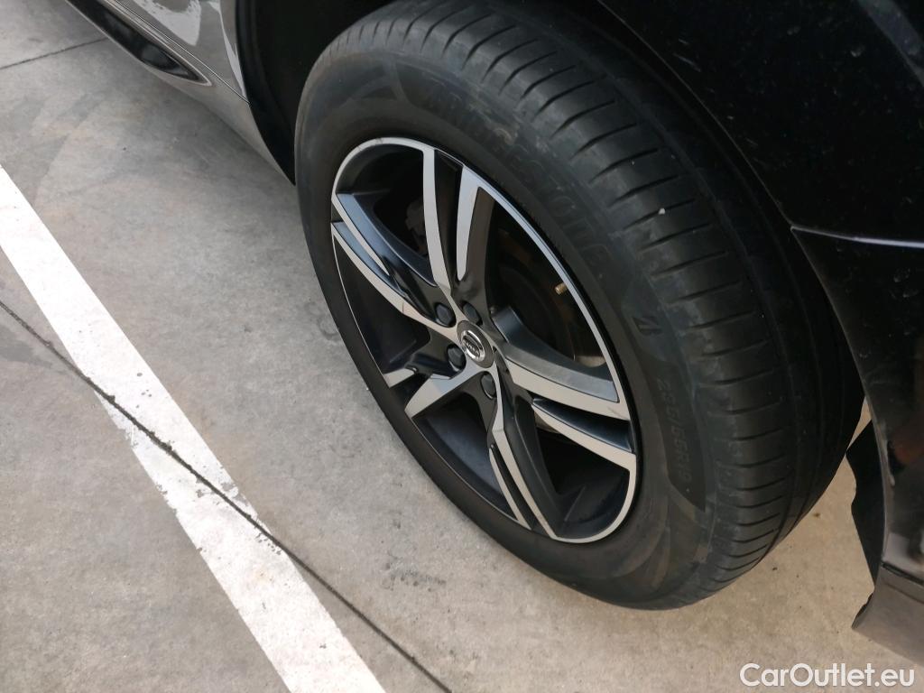  Volvo  XC60  R Design Plug-In Hybrid AWD 2.0 T8 Twin Engine 390CV AT8 E6dT #3