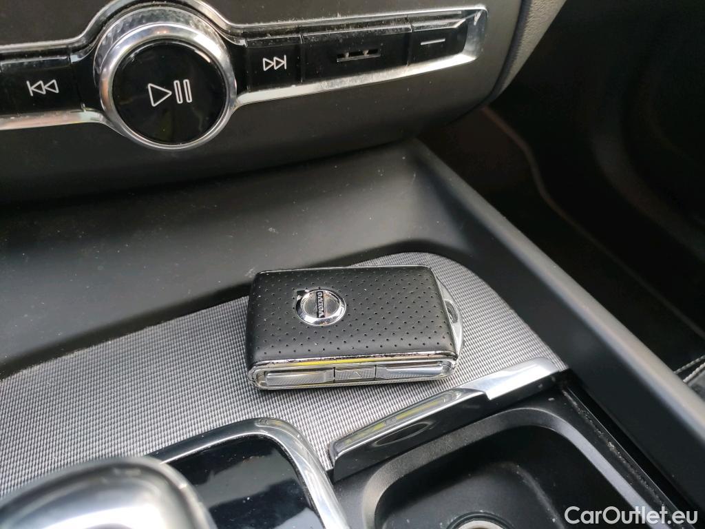  Volvo  XC60  R Design Plug-In Hybrid AWD 2.0 T8 Twin Engine 390CV AT8 E6dT #1