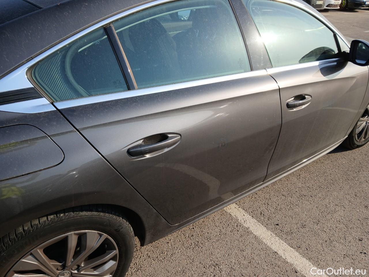  Peugeot  508 PEUGEOT  / 2018 / 5P / berlina con portón 5P Business Line BlueHDi 130 EAT8 (AC) #35