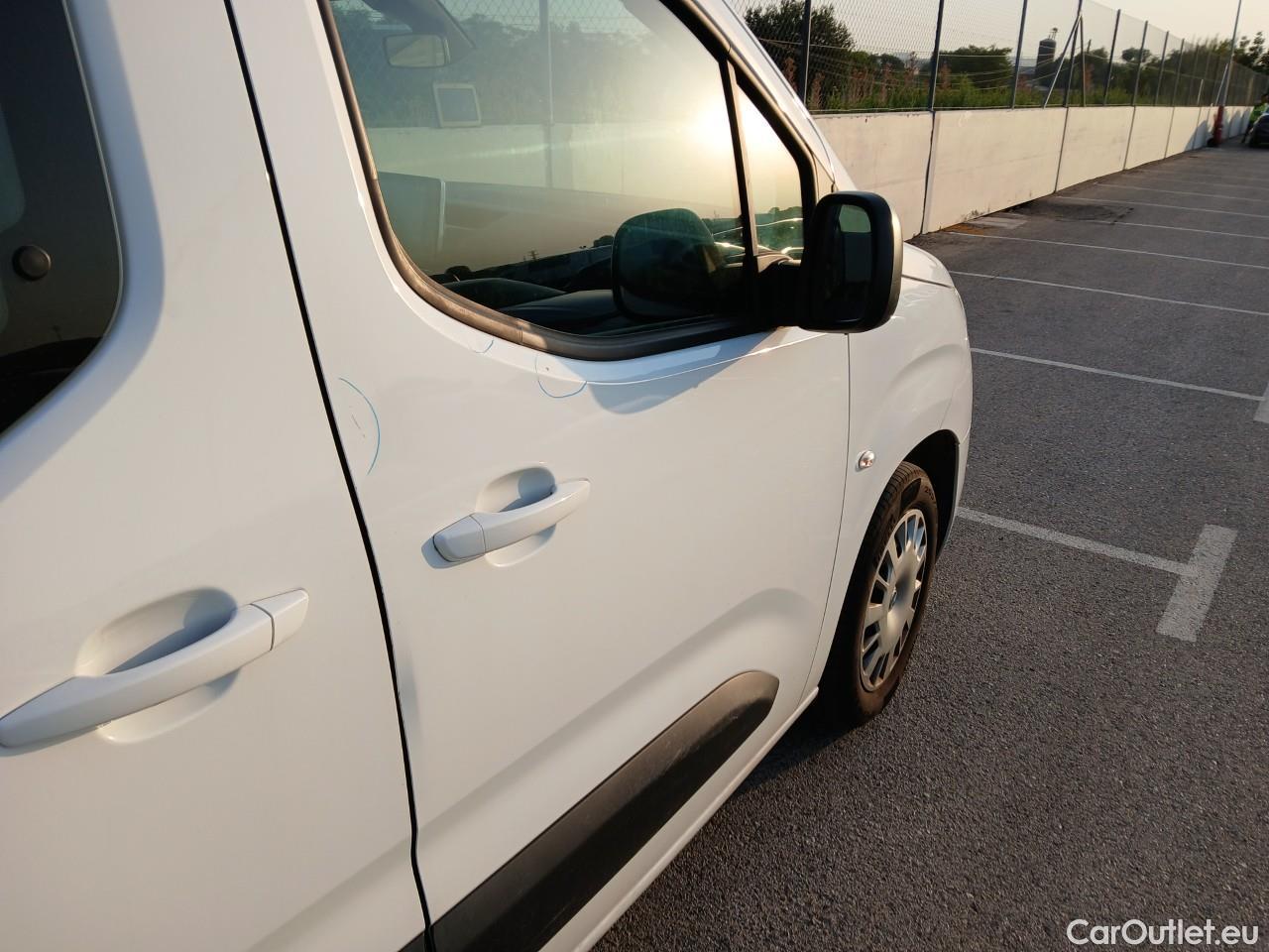  Opel  Combo OPEL  Life / 2018 / 5P / monovolumen compacto 1.5 TD 75kW (100CV) S/S Edition Plus L #27