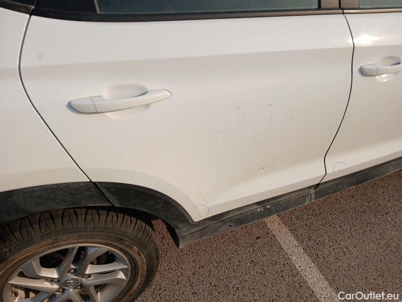  Hyundai  Tucson HYUNDAI  / 2015 / 5P / todoterreno 1.7 CRDi 85kW (115CV) BDrive Essence 4x2 #48