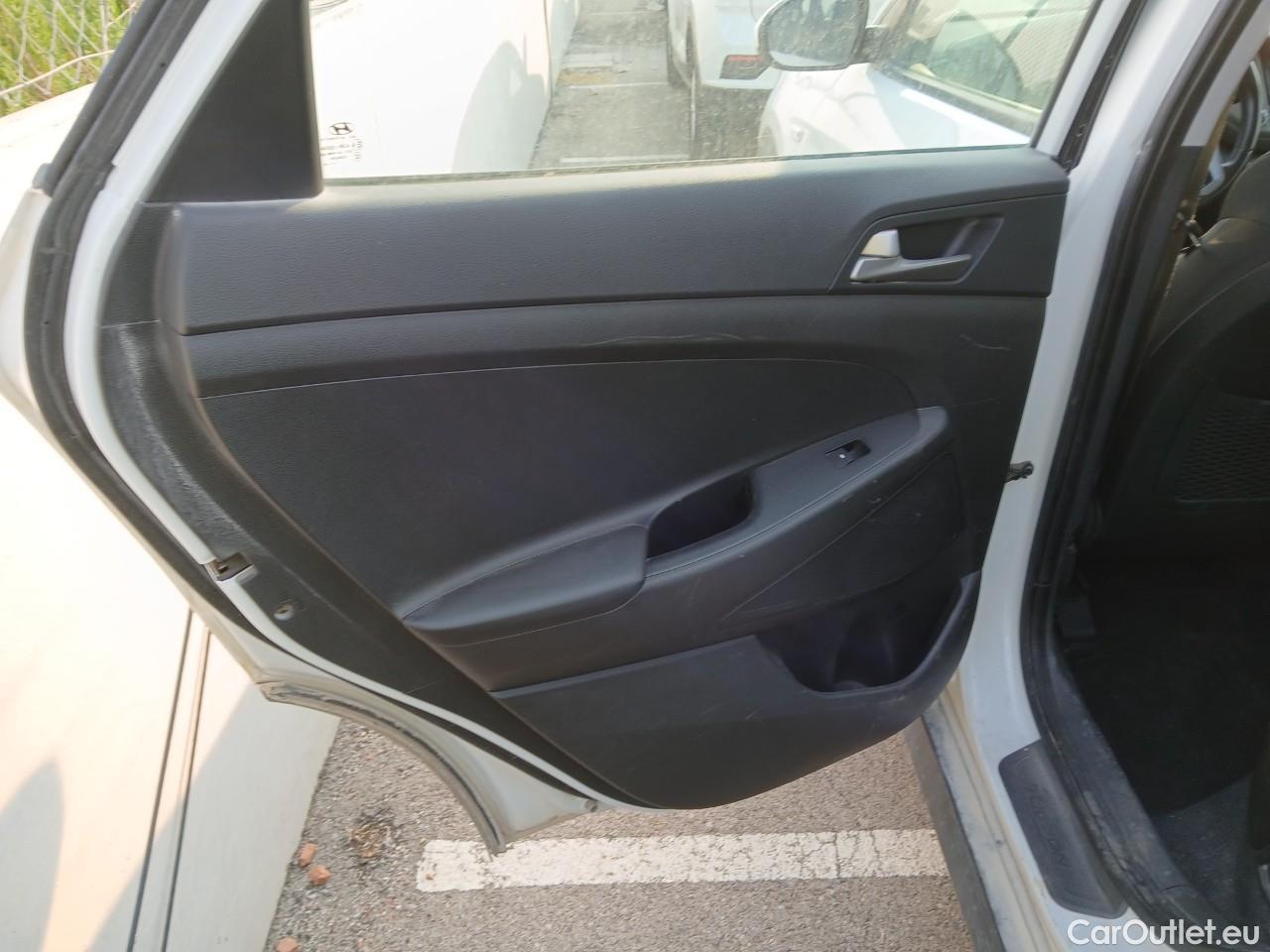  Hyundai  Tucson HYUNDAI  / 2015 / 5P / todoterreno 1.7 CRDi 85kW (115CV) BDrive Essence 4x2 #27