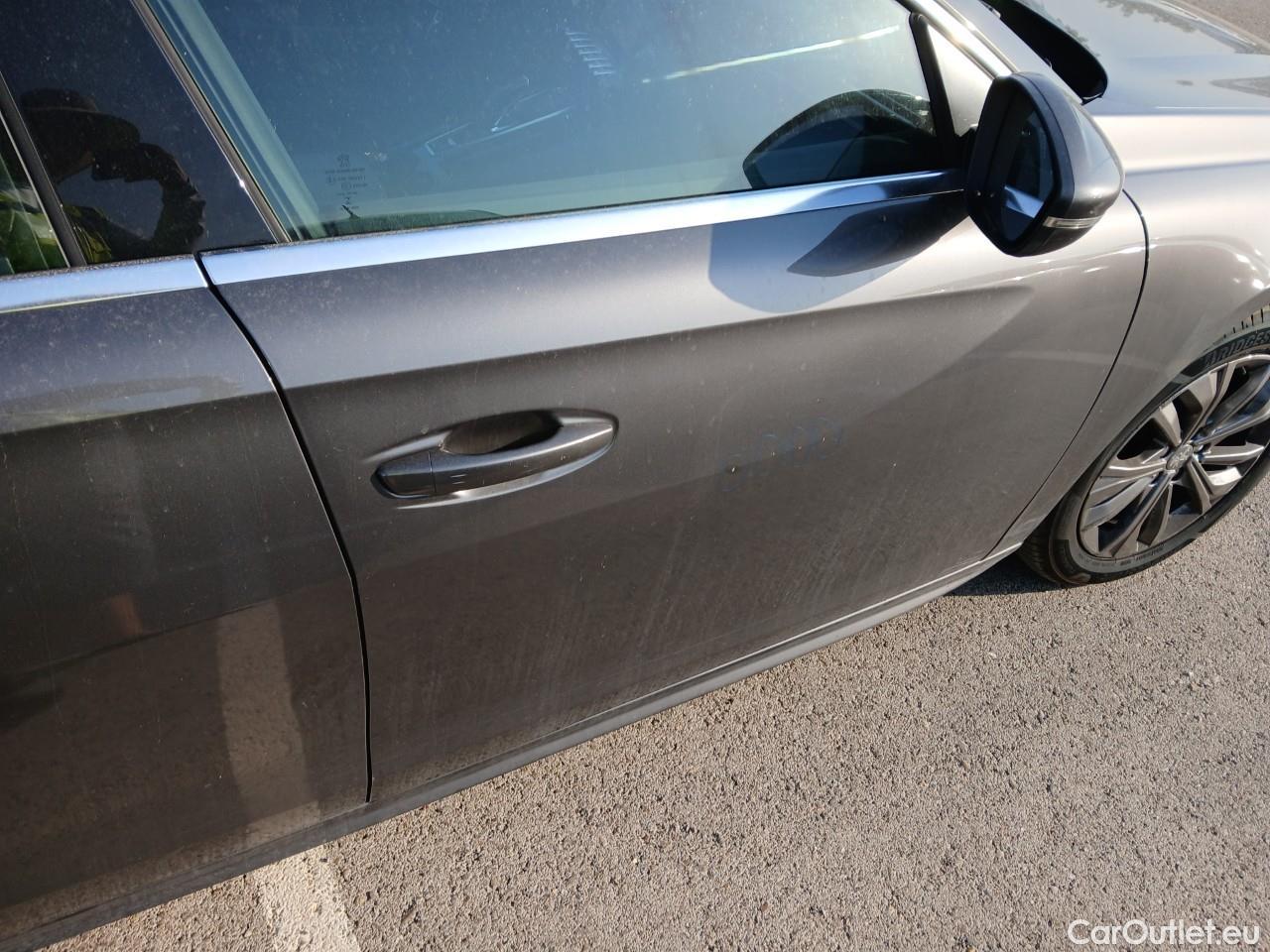  Peugeot  508 PEUGEOT  / 2018 / 5P / berlina con portón 5P Business Line BlueHDi 130 EAT8 (AC) #36