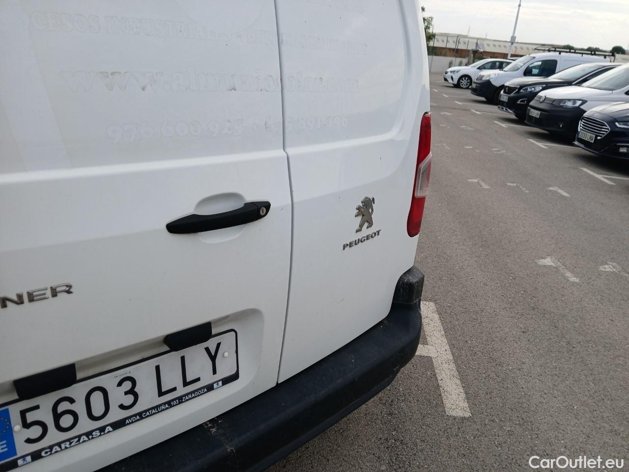  Peugeot  Partner PEUGEOT  / 2018 / 3P / furgón derivado de turismo Pro Standard 600kg BlueHDi 73kW (AC) #18