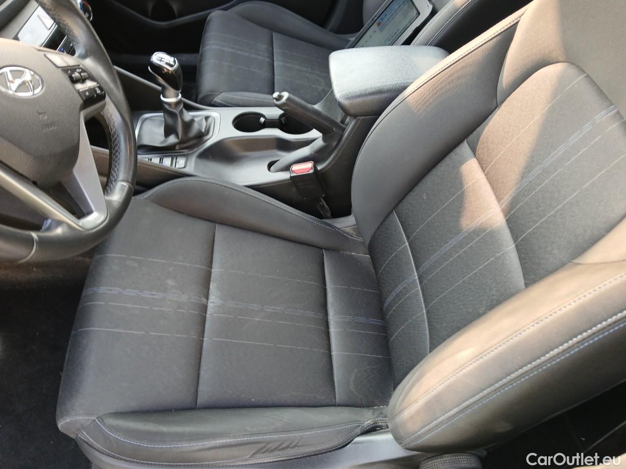  Hyundai  Tucson HYUNDAI  / 2015 / 5P / todoterreno 1.7 CRDi 85kW (115CV) BDrive Essence 4x2 #9