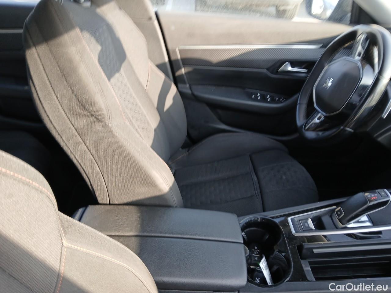 Peugeot  508 PEUGEOT  / 2018 / 5P / berlina con portón 5P Business Line BlueHDi 130 EAT8 (AC) #3