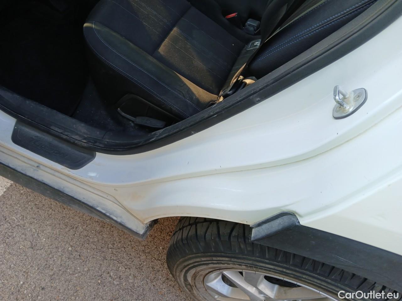  Hyundai  Tucson HYUNDAI  / 2015 / 5P / todoterreno 1.7 CRDi 85kW (115CV) BDrive Essence 4x2 #28