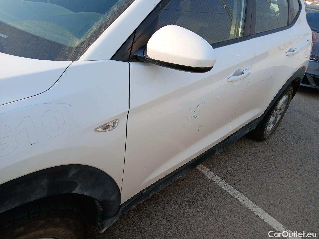  Hyundai  Tucson HYUNDAI  / 2015 / 5P / todoterreno 1.7 CRDi 85kW (115CV) BDrive Essence 4x2 #36