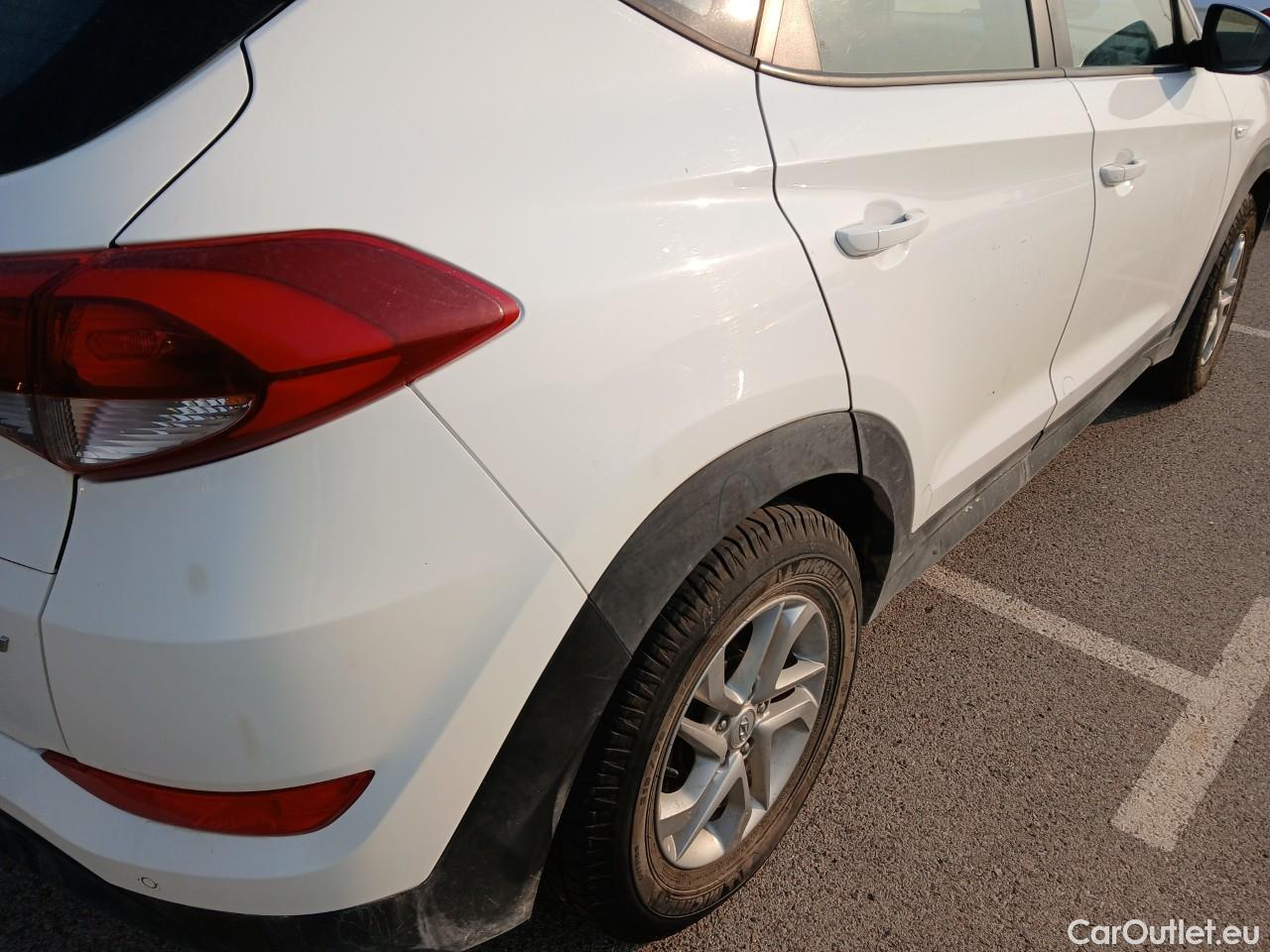  Hyundai  Tucson HYUNDAI  / 2015 / 5P / todoterreno 1.7 CRDi 85kW (115CV) BDrive Essence 4x2 #46