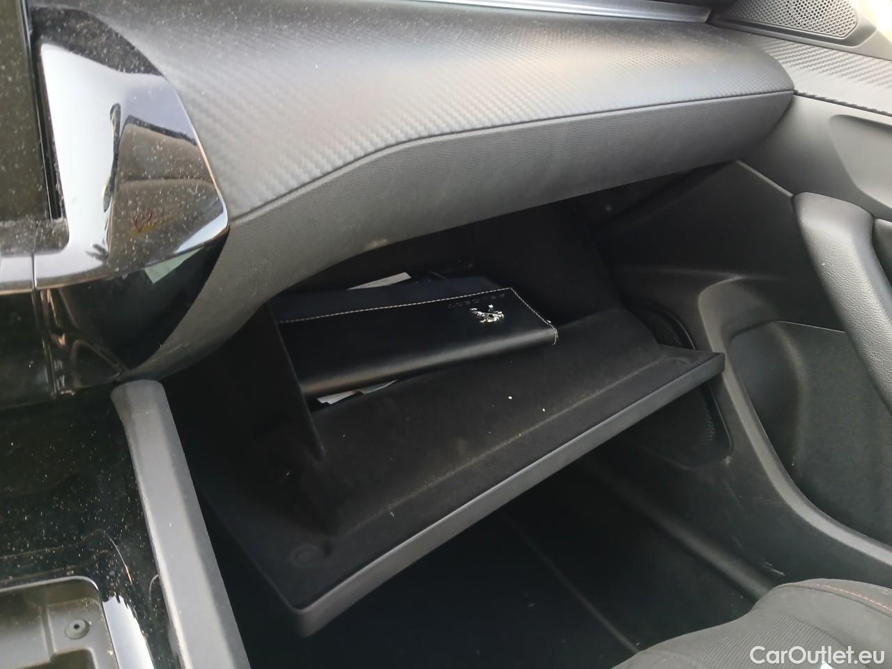  Peugeot  508 PEUGEOT  / 2018 / 5P / berlina con portón 5P Business Line BlueHDi 130 EAT8 (AC) #1