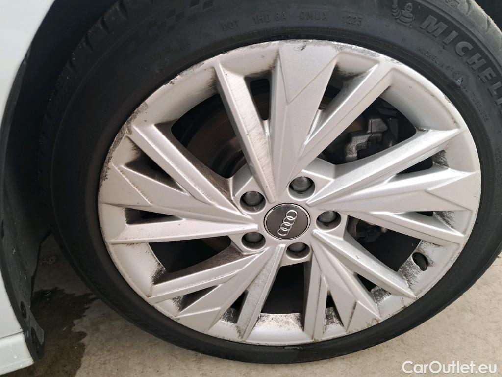  Audi  A3 AUDI  Sportback / 2020 / 5P / Berline 35 TFSI 150 MHEV S Tronic Design Luxe #8