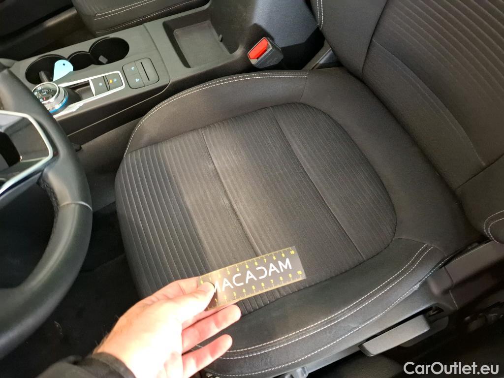  Ford  Kuga FORD  / 2019 / 5P / SUV 2.5 190 hybrid Flexifuel Pshift Titanium #4
