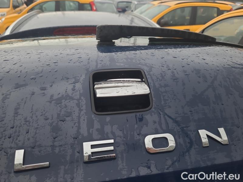  Seat  Leon  ST (2013)  ST 1.4TGI 110 Style #8