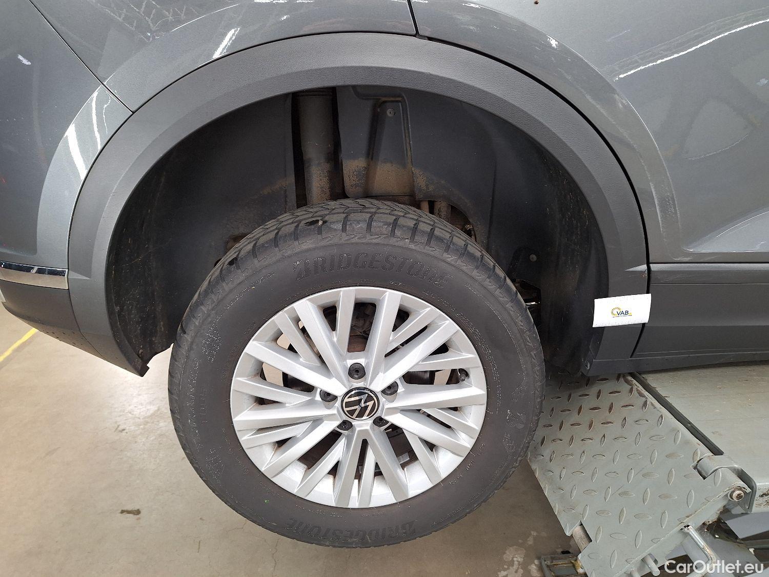 Volkswagen  T-ROC VW,  '17, Volkswagen  1.6 TDI Style 5d #3