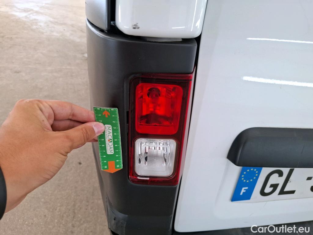  Renault  Trafic  Fourgon L2H1 3T Grand Confort 2.0 dCi 130CV BVM6 E6d #40