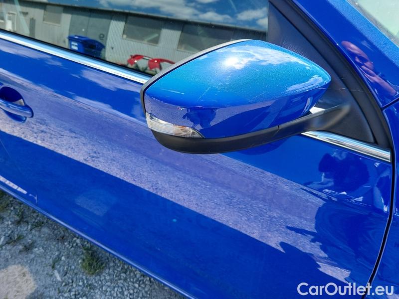  Skoda  Rapid  (2011)  1.0TSI 70 Style #13