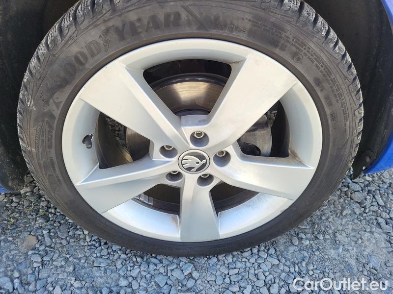  Skoda  Rapid  (2011)  1.0TSI 70 Style #14