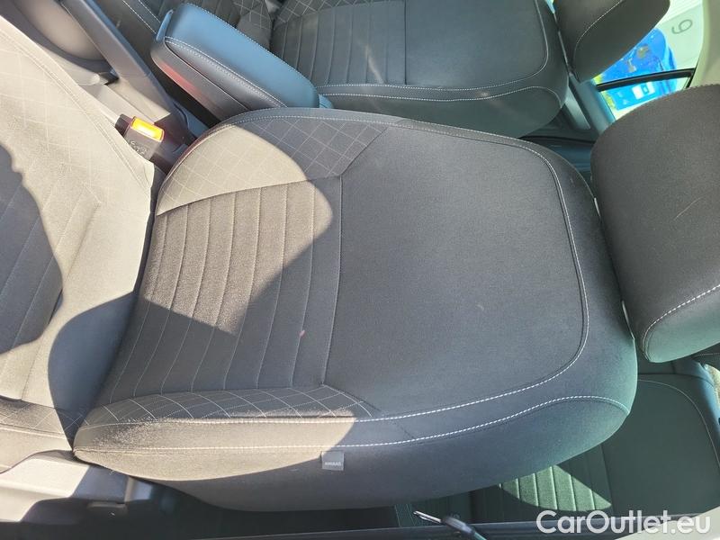  Skoda  Rapid  (2011)  1.0TSI 70 Style #17