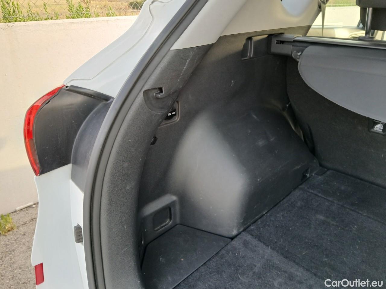  Hyundai  Tucson HYUNDAI  / 2018 / 5P / todoterreno 1.6 CRDI 85kW (116CV) 48V SLE 4X2(SP)(SL) #40