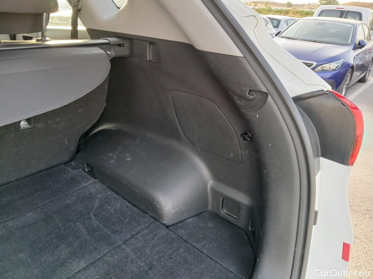  Hyundai  Tucson HYUNDAI  / 2018 / 5P / todoterreno 1.6 CRDI 85kW (116CV) 48V SLE 4X2(SP)(SL) #41