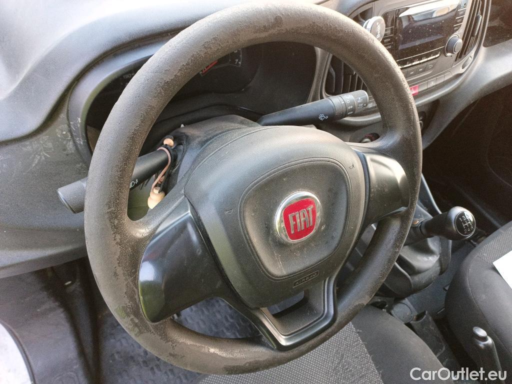  Fiat  Doblo FIAT Doblò Cargo/2015/3P/furgón derivado de turismo Cargo Base 1.3 Multijet 70kW (95CV) #71