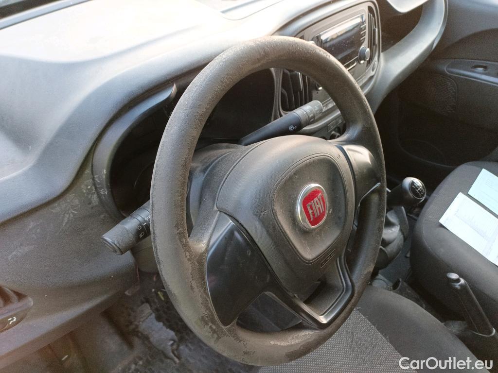  Fiat  Doblo FIAT Doblò Cargo/2015/3P/furgón derivado de turismo Cargo Base 1.3 Multijet 70kW (95CV) #70