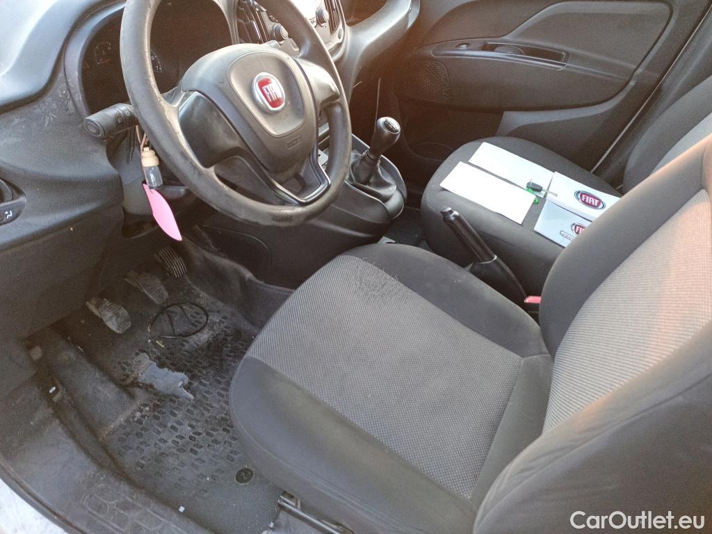  Fiat  Doblo FIAT Doblò Cargo/2015/3P/furgón derivado de turismo Cargo Base 1.3 Multijet 70kW (95CV) #50