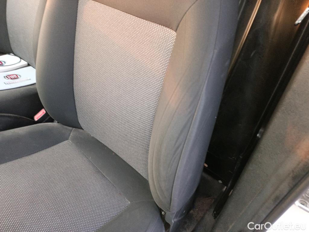 Fiat  Doblo FIAT Doblò Cargo/2015/3P/furgón derivado de turismo Cargo Base 1.3 Multijet 70kW (95CV) #44